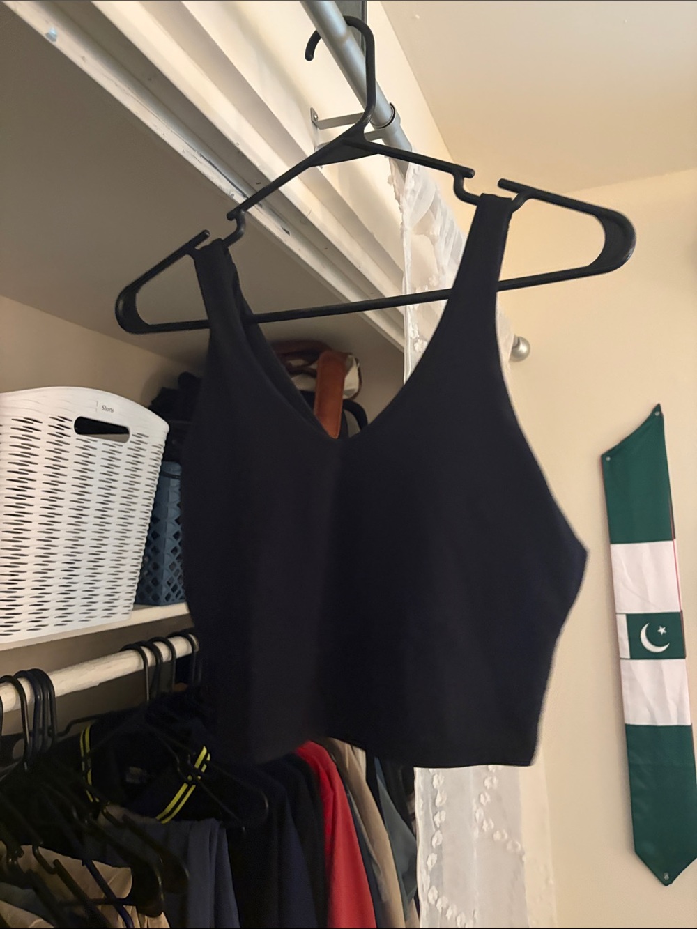 Black Women's V-Neck Cropped Tank Top